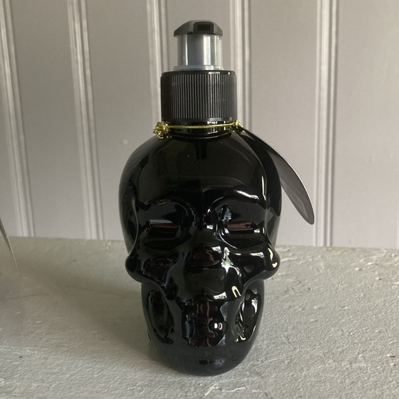 NWT 2 Black Skull 💀 Shaped -Blackberry Sage Scented Maison De Base Hand Soaps - Picture 12 of 16